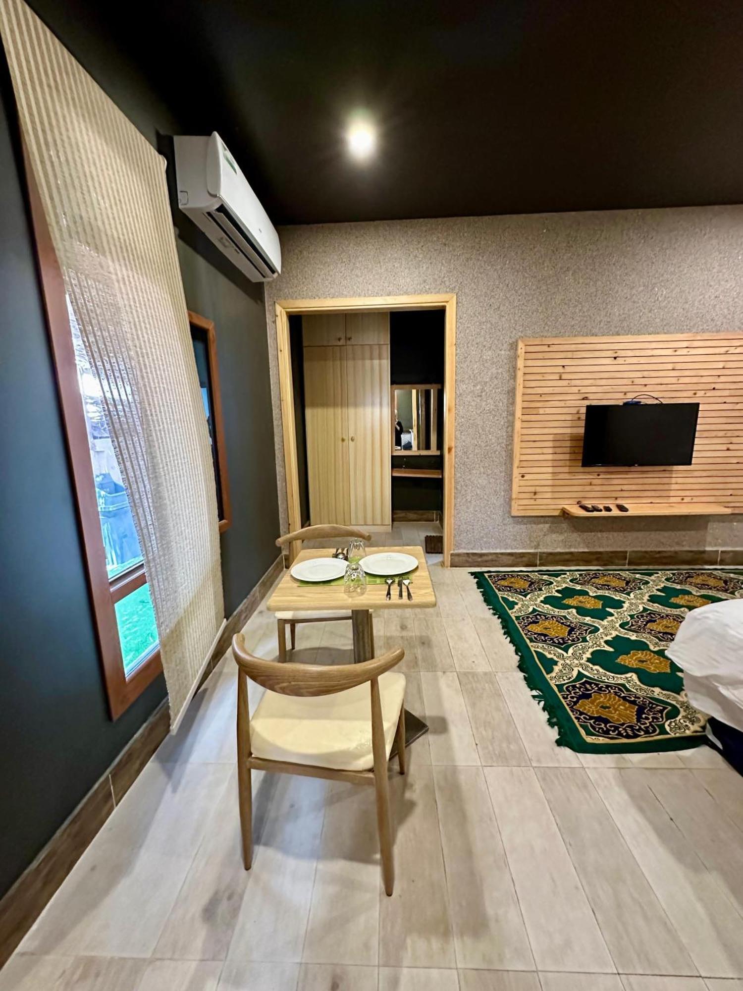 - 6 Chalet Ras al Hadd